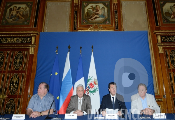 Conférence de presse pour le premier festival du cinéma russe à Nice : Gérard Depardieu, Christian Estrosi