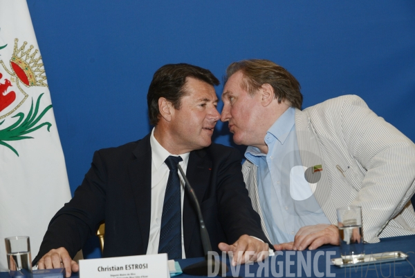 Conférence de presse pour le premier festival du cinéma russe à Nice : Gérard Depardieu, Christian Estrosi