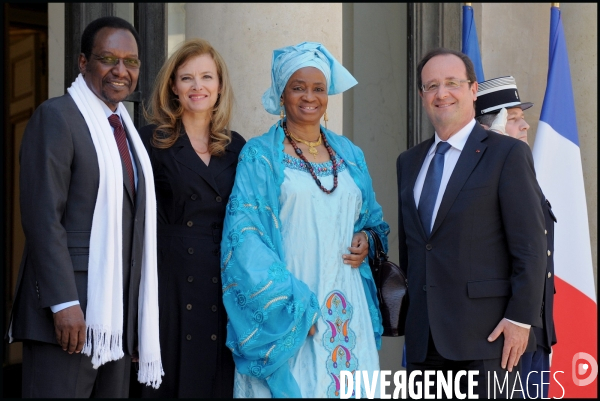 François Hollande et Valérie Trierweiler reçoivent des chefs d états africains