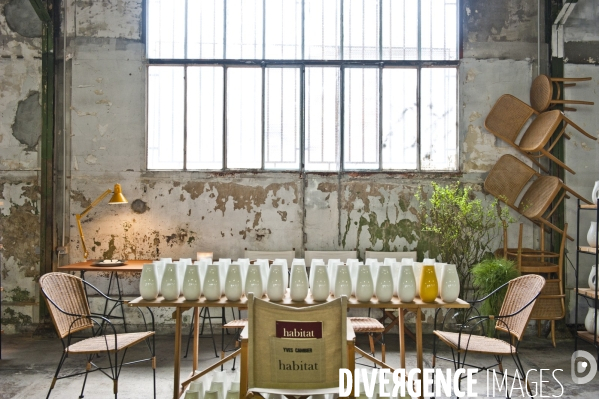 Habitat 1964, l espace  Vintage  de la marque, à Saint-Ouen, dans le marché aux puces