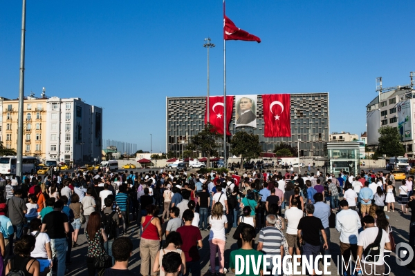 Rassemblement  immobile , place Taksim