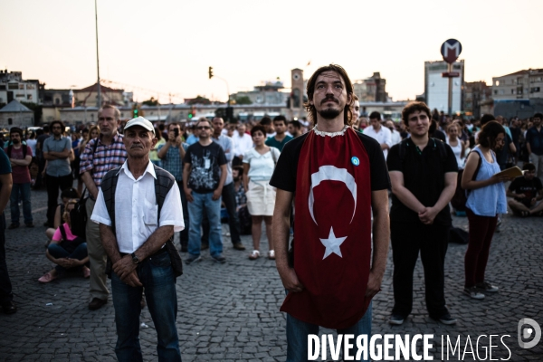 Rassemblement  immobile , place Taksim