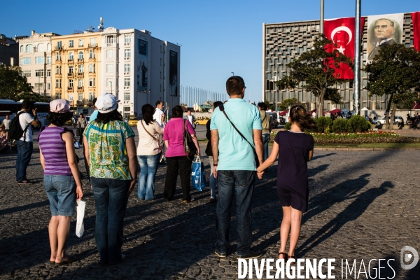 Rassemblement  immobile , place Taksim