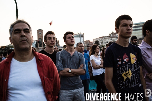 Rassemblement  immobile , place Taksim