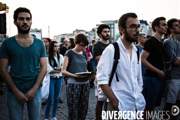 Rassemblement  immobile , place Taksim