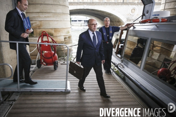 Un jour avec Bernard Cazeneuve, ministre du Budget