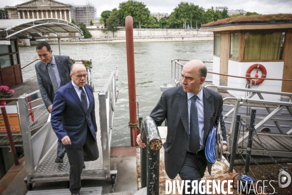 Un jour avec Bernard Cazeneuve, ministre du Budget