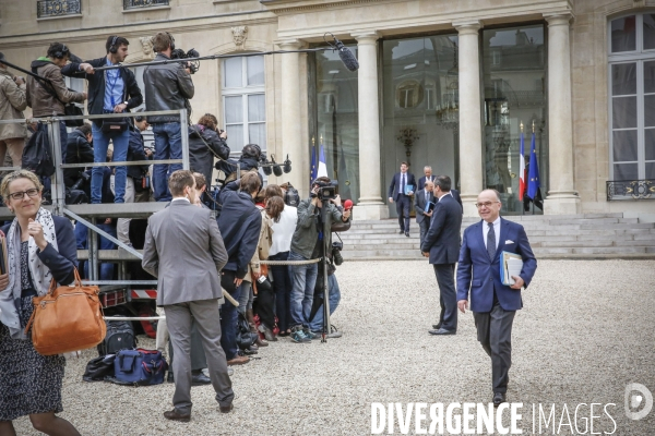 Un jour avec Bernard Cazeneuve, ministre du Budget