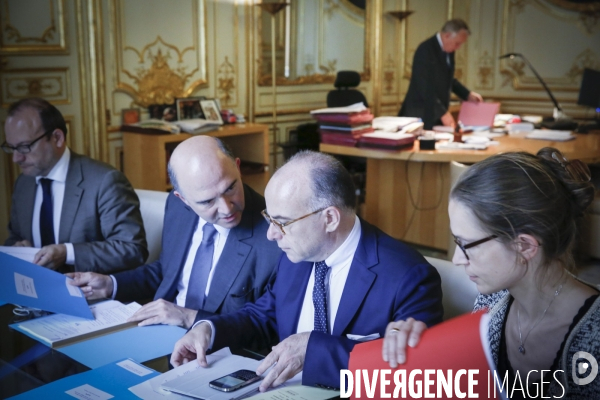 Un jour avec Bernard Cazeneuve, ministre du Budget