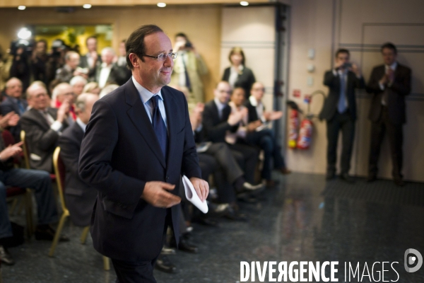 Paris : Francois Hollande, discours sur la defense nationale.