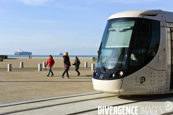 Des tramways et des villes.Tramway du Havre  a la station la Plage