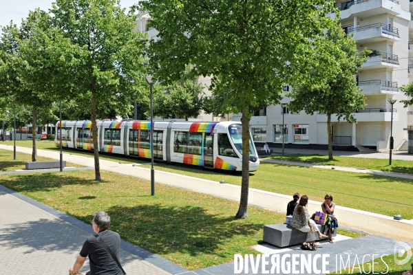 Des tramways et des villes.Tramway a Angers