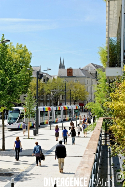 Des tramways et des villes.Tramway a Angers