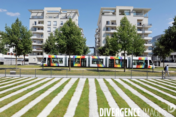 Des tramways et des villes.Tramway a Angers