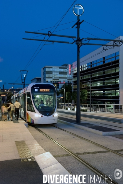 Des tramways et des villes.Tramway a Angers