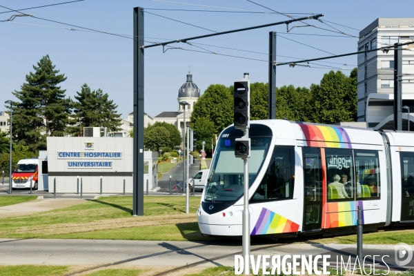 Des tramways et des villes.Tramway a Angers