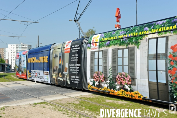 Des tramways et des villes.Tramway a Reims