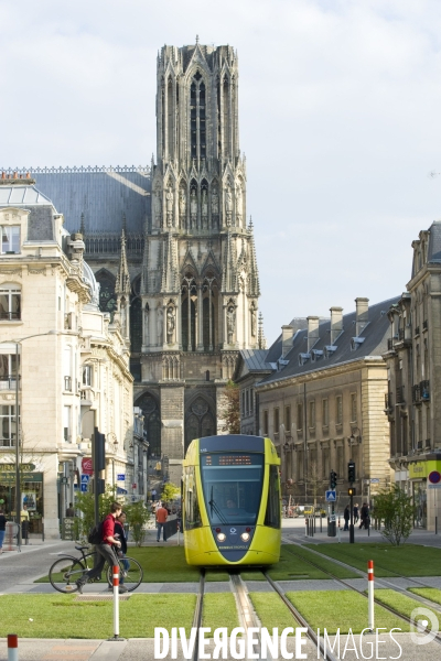 Des tramways et des villes.Tramway a Reims