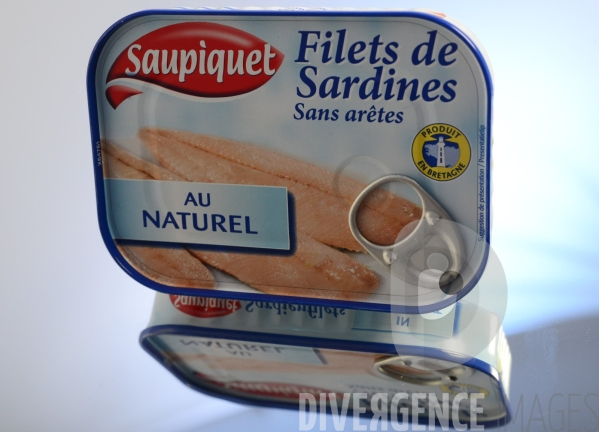 Ces marques qui ne sont plus francaises. Illustration de célèbres marques alimentaires qui ne sont plus des entreprises françaises (Panzani, Orangina, Lu, Petit Navire, Benedicta, Amora, Vico, Aoste, Saupiquet, La Vosgienne )