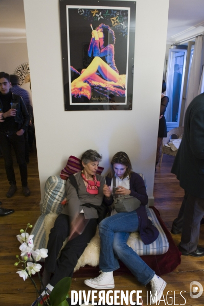 Vernissage en appartement d art contemporain de l artiste Monkeyfinger