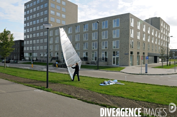 Six îles artificielles de cette extension urbaine, reliées au continent par des ponts forment, Ijburg, un archipel sorti des sables pompes dans l Ijmeer,