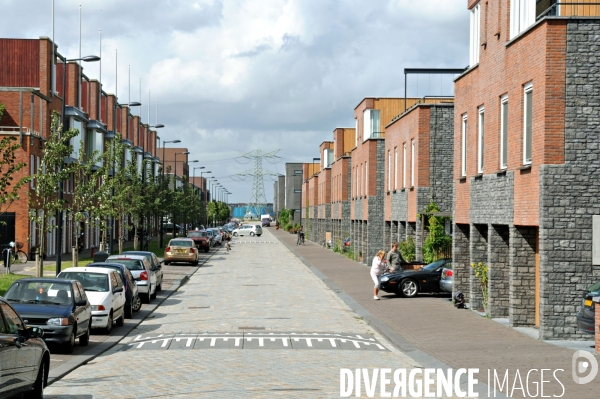Six îles artificielles de cette extension urbaine, reliées au continent par des ponts forment, Ijburg, un archipel sorti des sables pompes dans l Ijmeer,