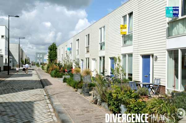 Six îles artificielles de cette extension urbaine, reliées au continent par des ponts forment, Ijburg, un archipel sorti des sables pompes dans l Ijmeer,