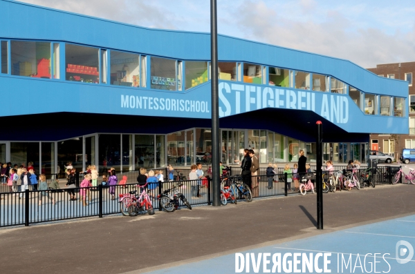 Six îles artificielles de cette extension urbaine, reliées au continent par des ponts forment, Ijburg, un archipel sorti des sables pompes dans l Ijmeer,