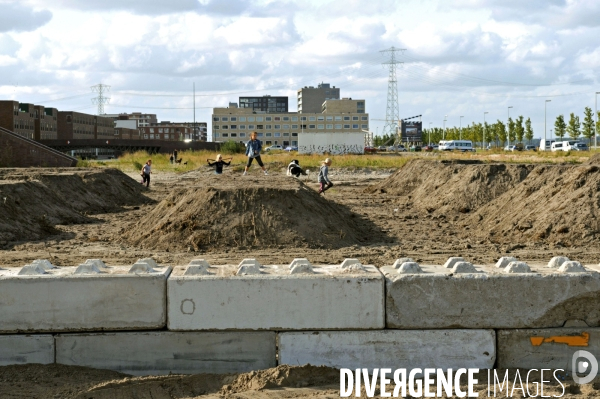 Six îles artificielles de cette extension urbaine, reliées au continent par des ponts forment, Ijburg, un archipel sorti des sables pompes dans l Ijmeer,