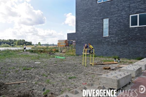 Six îles artificielles de cette extension urbaine, reliées au continent par des ponts forment, Ijburg, un archipel sorti des sables pompes dans l Ijmeer,