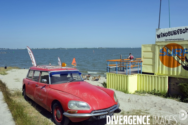 Six îles artificielles de cette extension urbaine, reliées au continent par des ponts forment, Ijburg, un archipel sorti des sables pompes dans l Ijmeer,