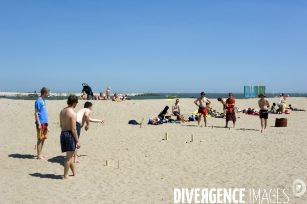 Six îles artificielles de cette extension urbaine, reliées au continent par des ponts forment, Ijburg, un archipel sorti des sables pompes dans l Ijmeer,