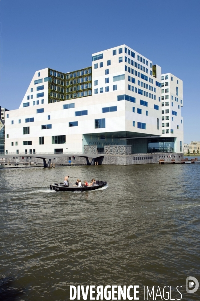 Amsterdam, illustration.Construit sur une presqu ile le nouveu palais de Justice se situe dans le quartier des docks de l est