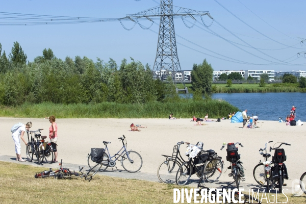 Amsterdam, illustration.Cest l etet sur une des plages d Ijburg