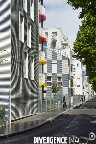 Illustration Juillet 2013.Immeuble neuf de logements de la rue Pierre Rebiere