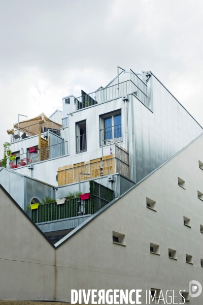 Illustration Juillet 2013.Immeuble neuf de logements de la rue Pierre Rebiere