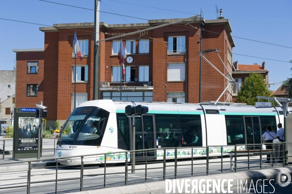 Le tramway T 5.Ligne entre Saint Denis et Garges Sarcelles.Longue de 6,6km elle compte 16 stations.