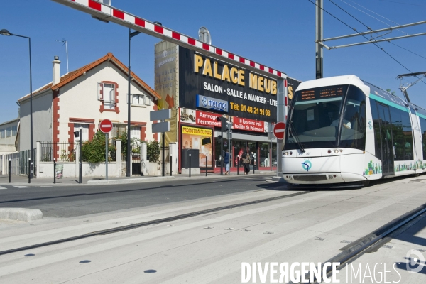 Le tramway T 5.Ligne entre Saint Denis et Garges Sarcelles.Longue de 6,6km elle compte 16 stations.