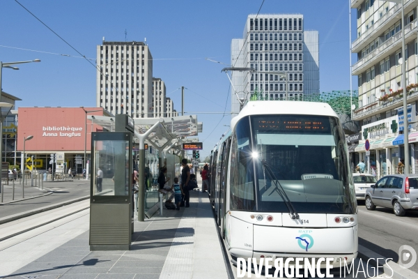 Le tramway T 5.Ligne entre Saint Denis et Garges Sarcelles.Longue de 6,6km elle compte 16 stations.