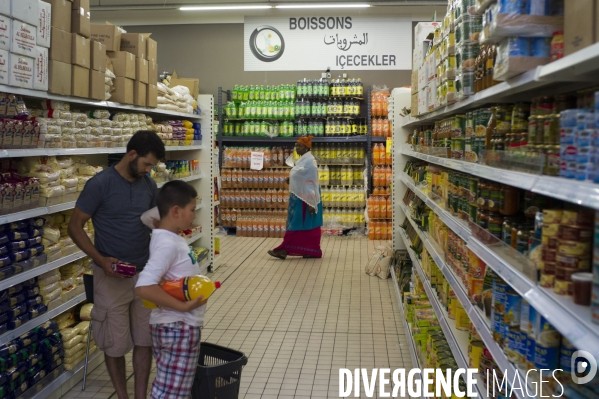 La communaute musulmane a roubaix, durant le ramadan.