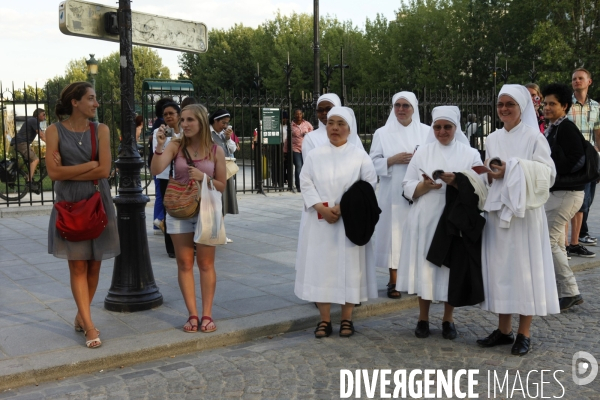 Procession Fluviale de l Assomption organisée par la Cathédrale Notre Dame de Paris