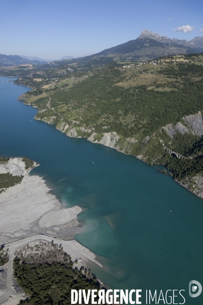 Vue aerienne du lac de Serre Poncon