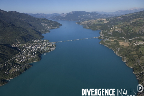Vue aerienne du lac de Serre Poncon