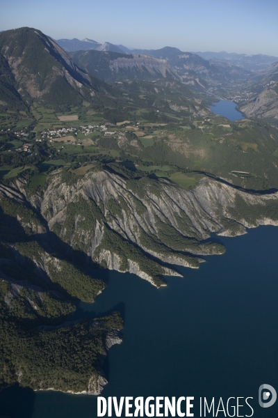 Vue aerienne du lac de Serre Poncon