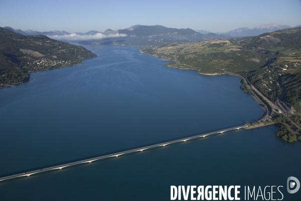 Vue aerienne du lac de Serre Poncon