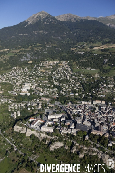 Vue aerienne du lac de Serre Poncon