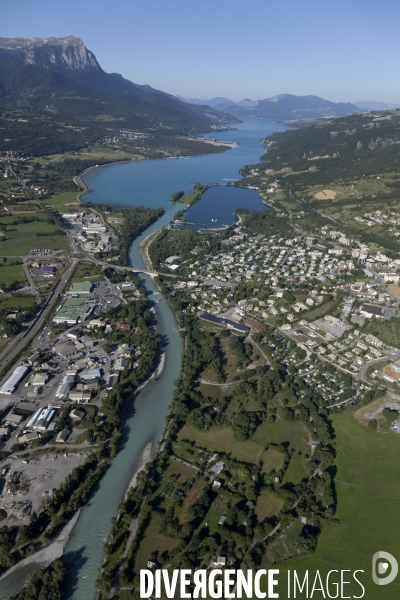 Vue aerienne du lac de Serre Poncon