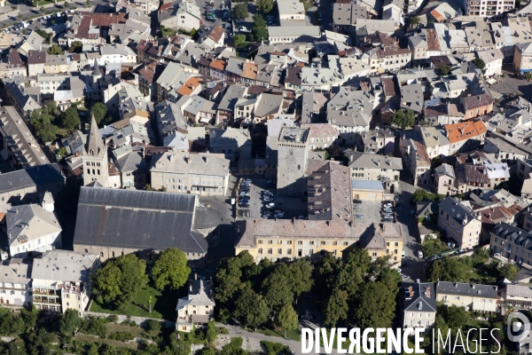 Vue aerienne du lac de Serre Poncon