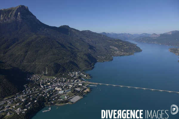 Vue aerienne du lac de Serre Poncon