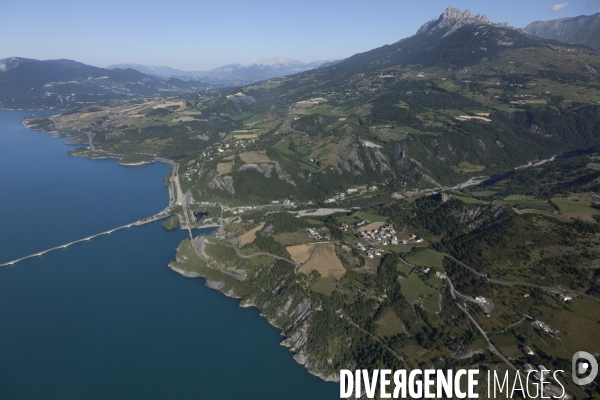 Vue aerienne du lac de Serre Poncon